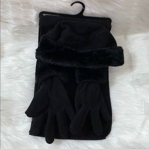 Hat/glove/scarf set 🖤🤍